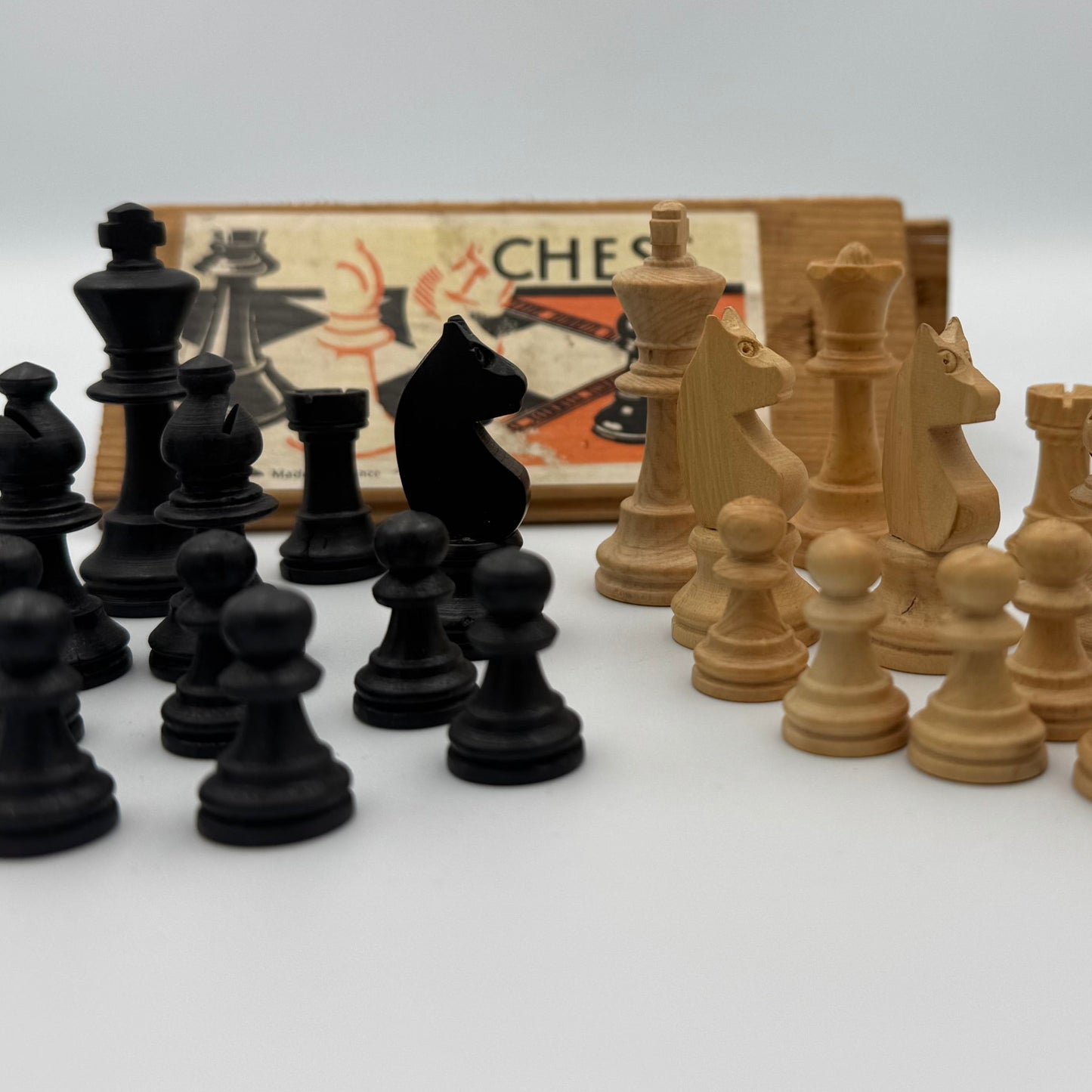 Vintage boxwood K&C chess pieces in original box 60mm king