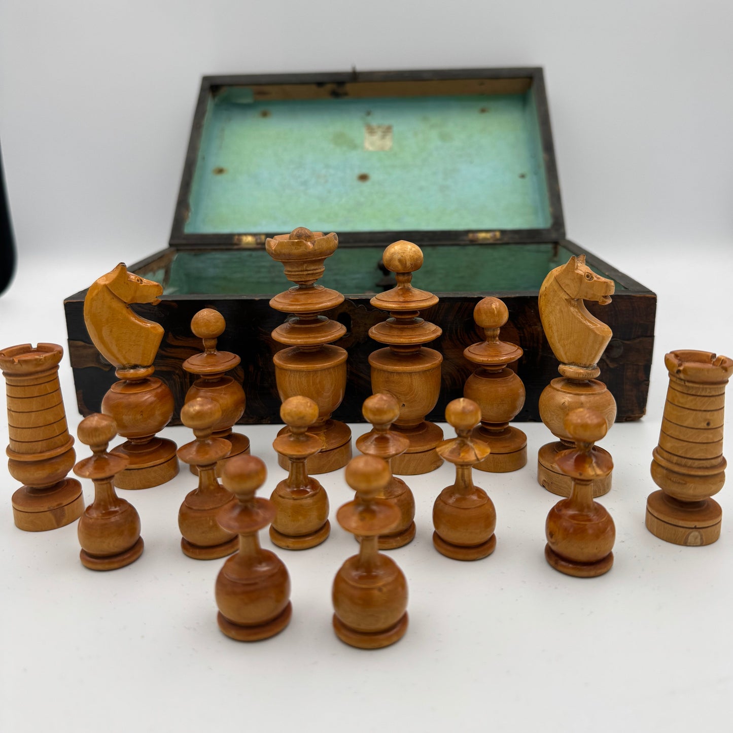 1900s Regency wooden chess pieces in vintage wooden box
