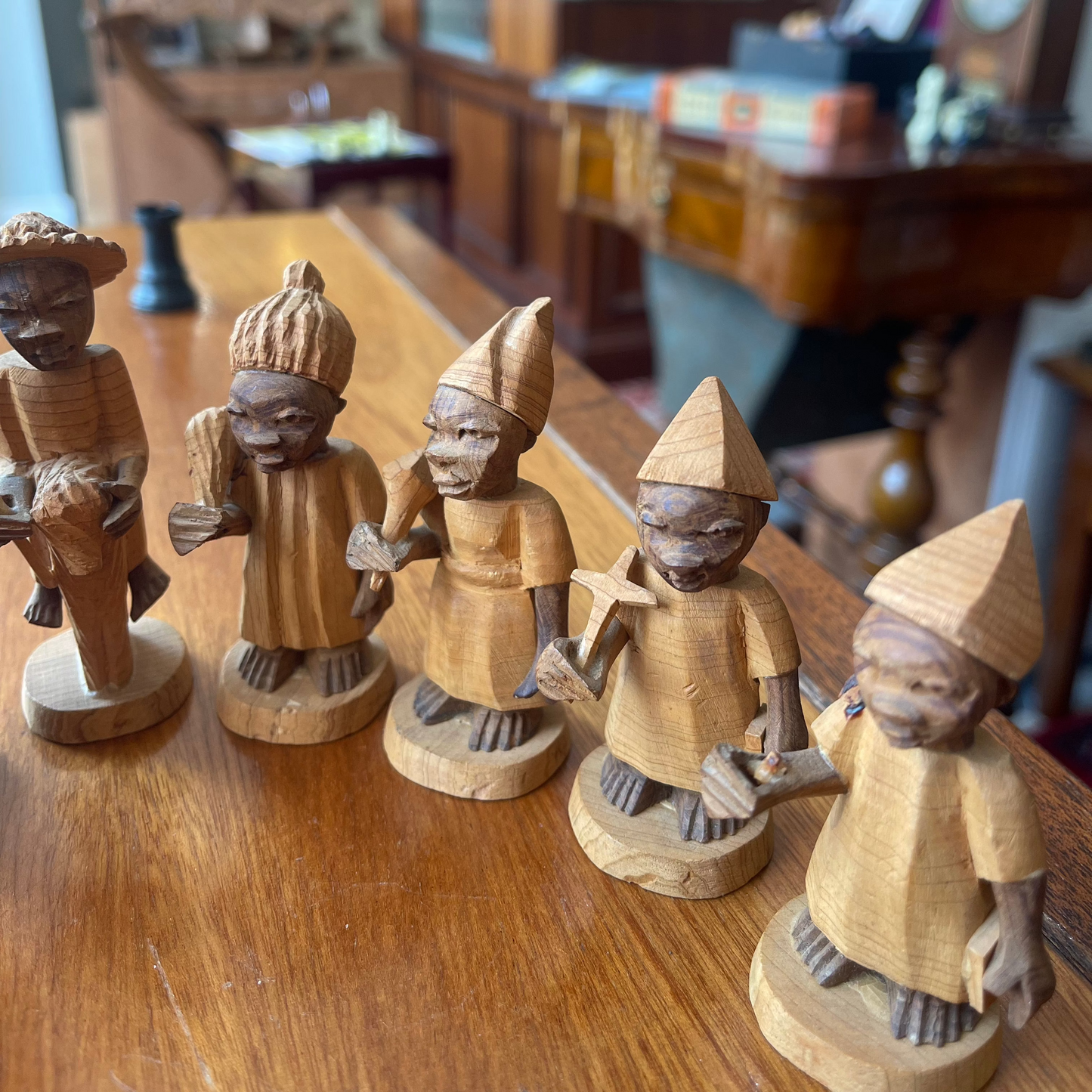 1950s hand sculpted african chess set "Yoruba / Dahomy"