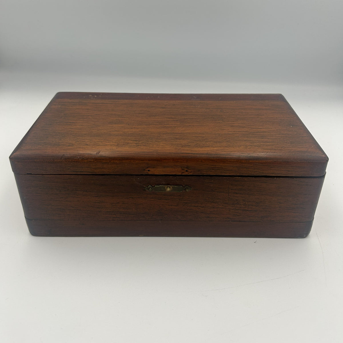 Antique dogfaced knight Staunton style chess pieces in wooden box