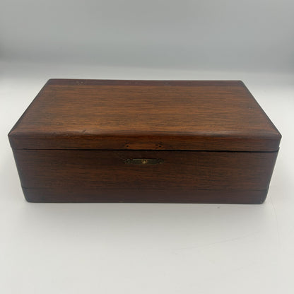 Antique dogfaced knight Staunton style chess pieces in wooden box