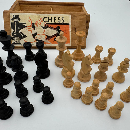 Vintage K&C boxwood chessmen 55mm King