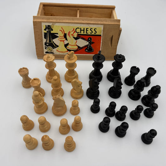 Vintage boxwood K&C chess pieces in original box 60mm king