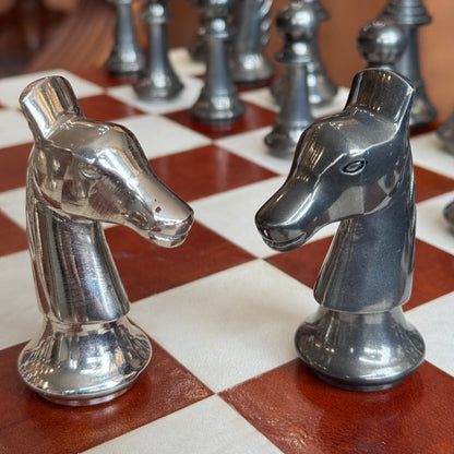 Leather and brass folding chess table and pieces - Cognac
