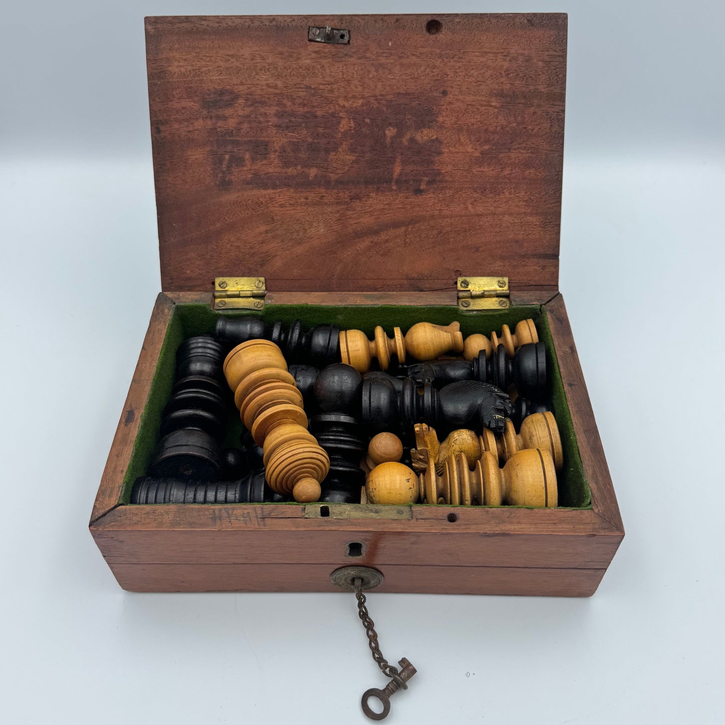Early 20th century St George chess set