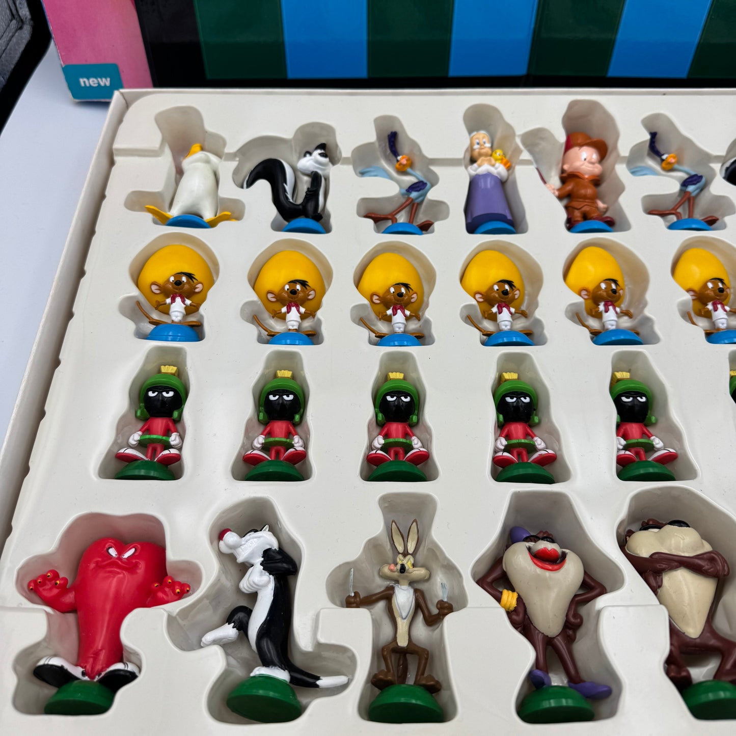 1999  Looney Tunes chess set - Warner Brothers