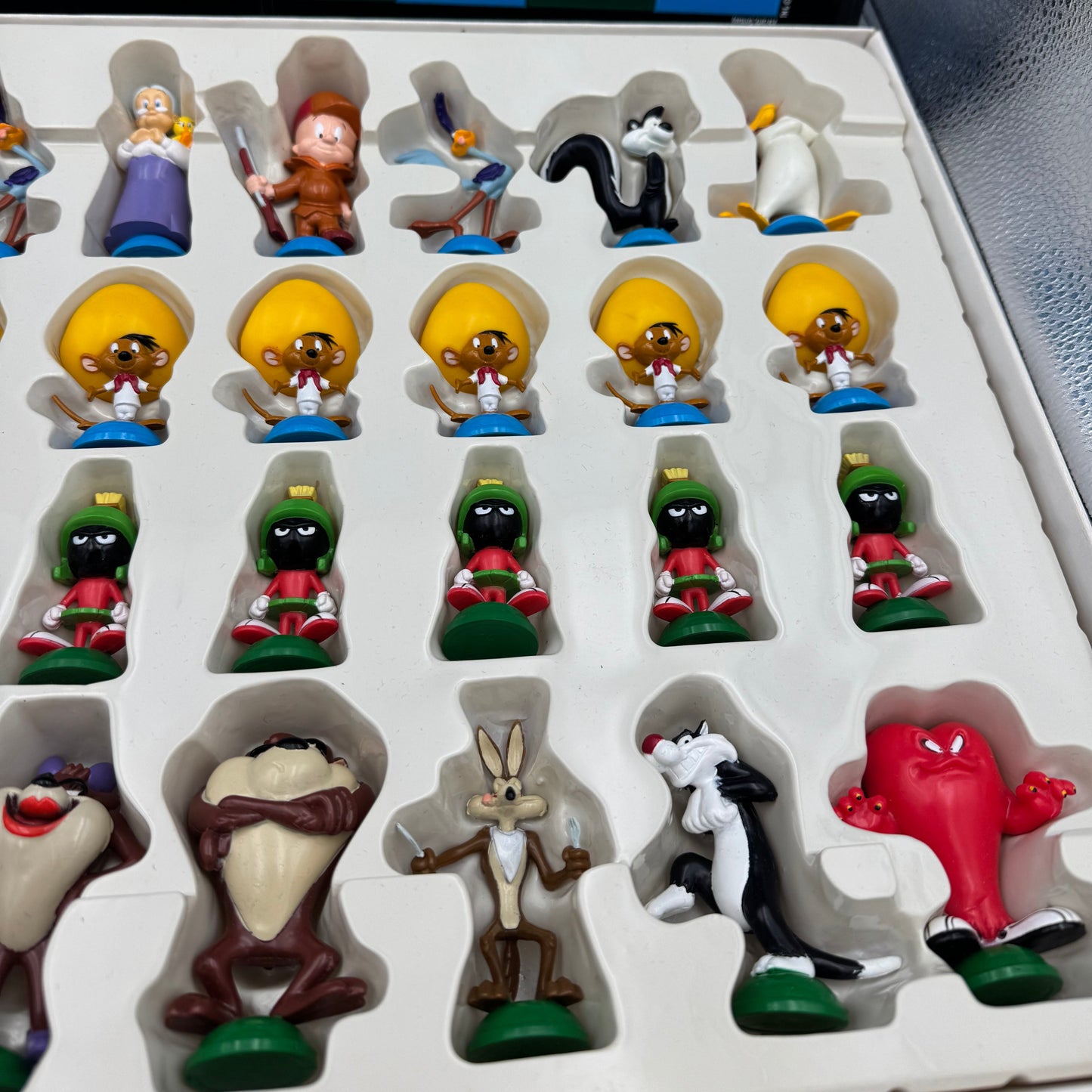 1999  Looney Tunes chess set - Warner Brothers