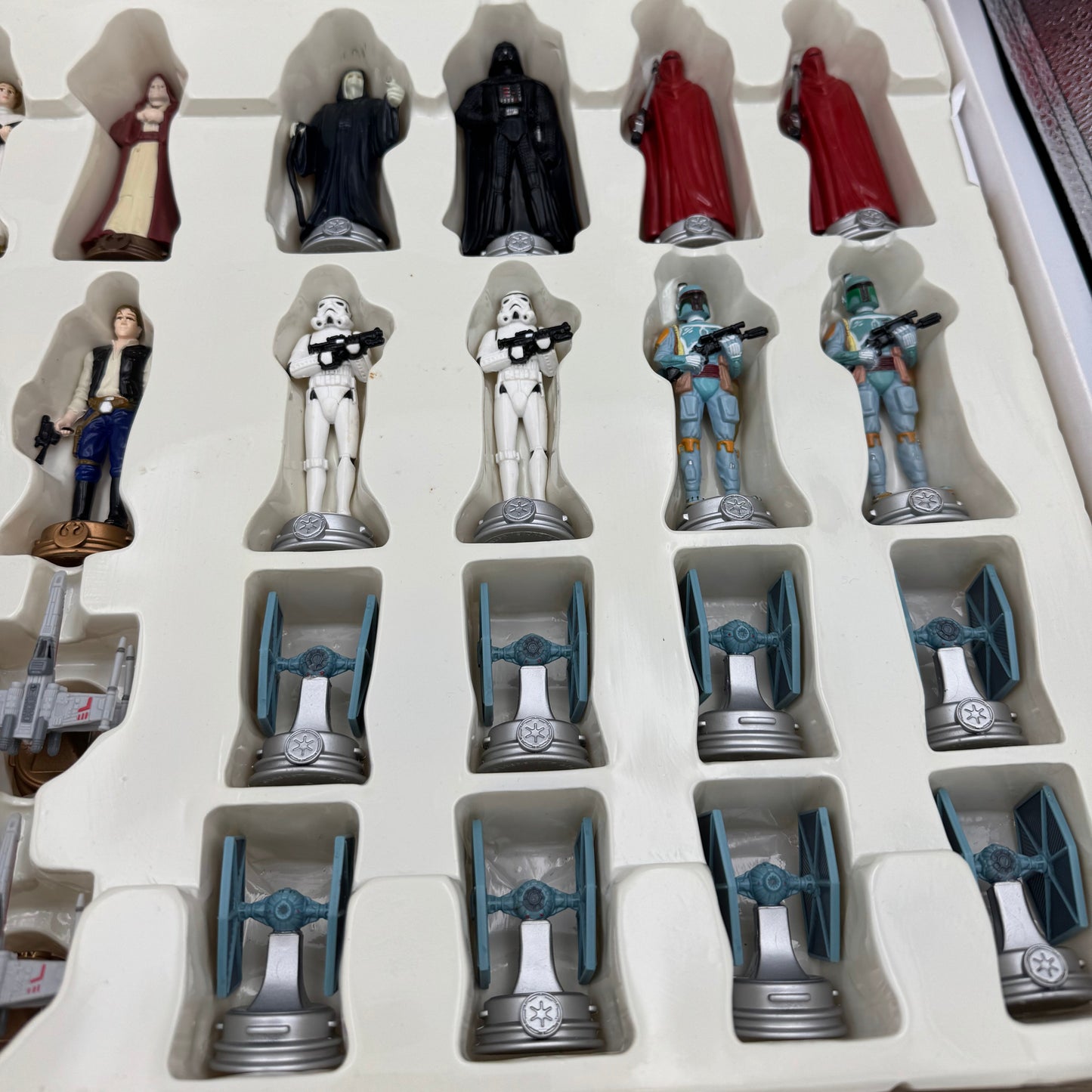 Rare vintage 1999 Lucas Films Star Wars collectors chess-schach set