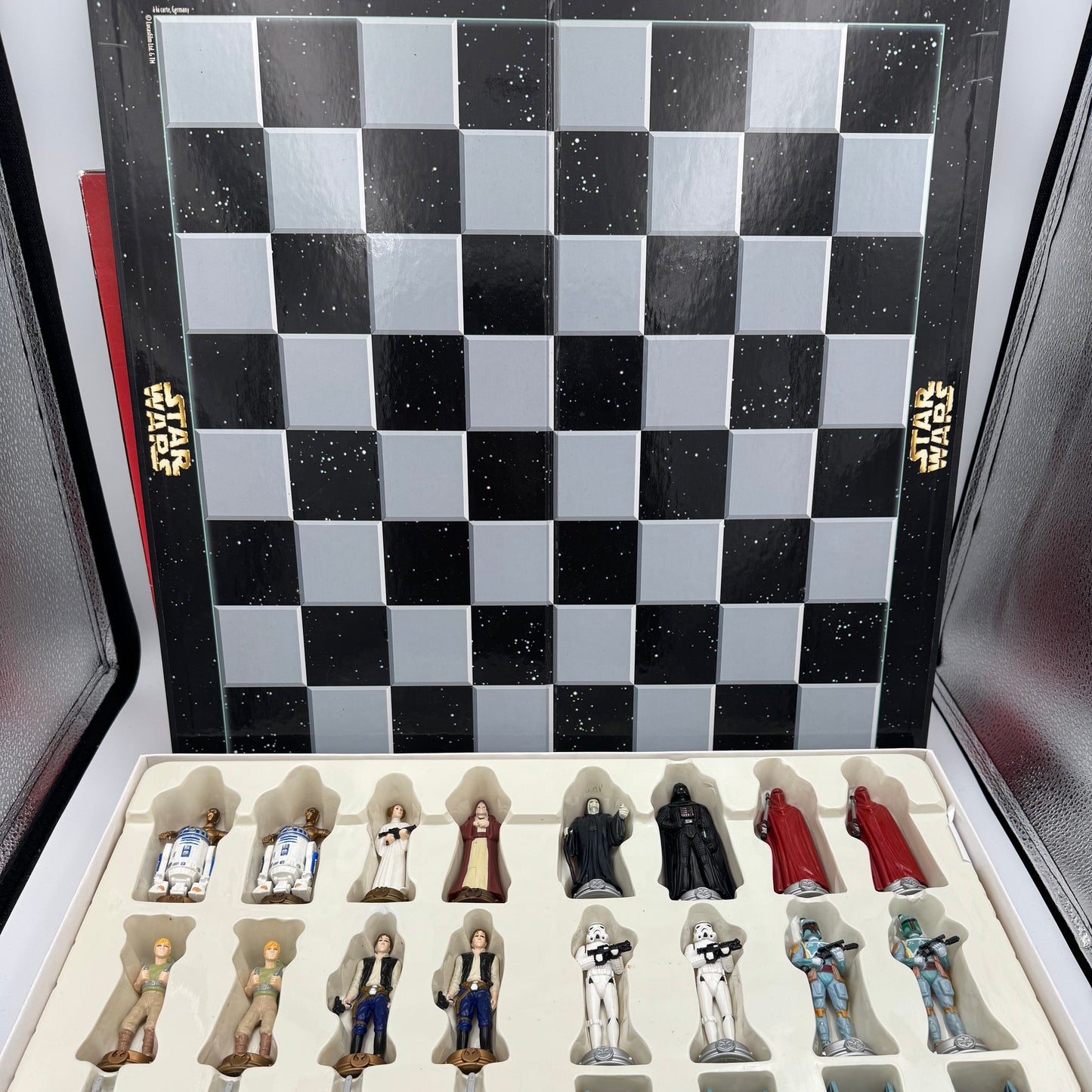 Rare vintage 1999 Lucas Films Star Wars collectors chess-schach set