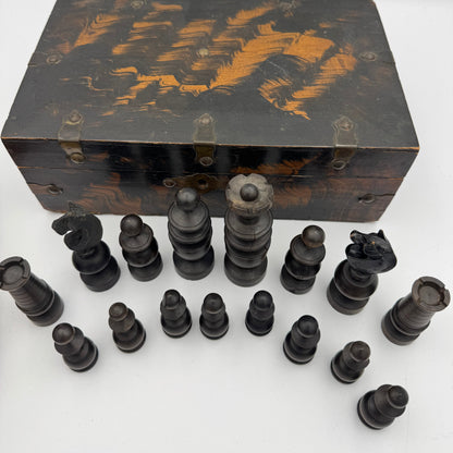 1900s Regency wooden chess pieces in vintage wooden box