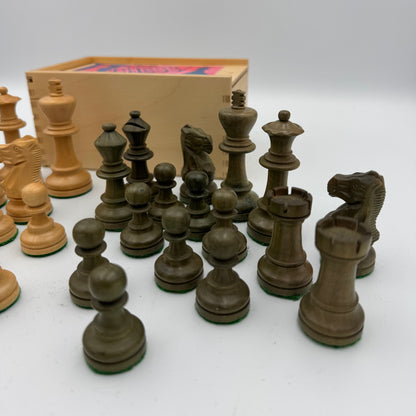 Unusual olive green and natural wooden Staunton style pieces in Jaques box
