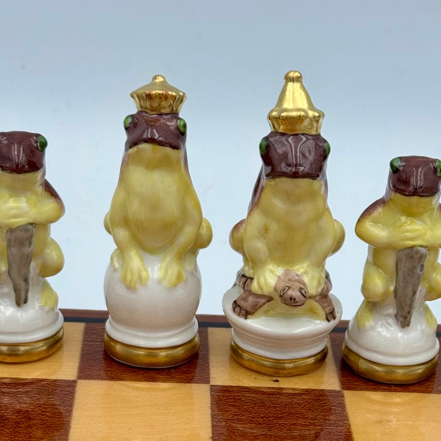 Very rare - c 1970s Porcelain "Frogs" chess set, Ernst Bohne & Sohne, Rudolstadt