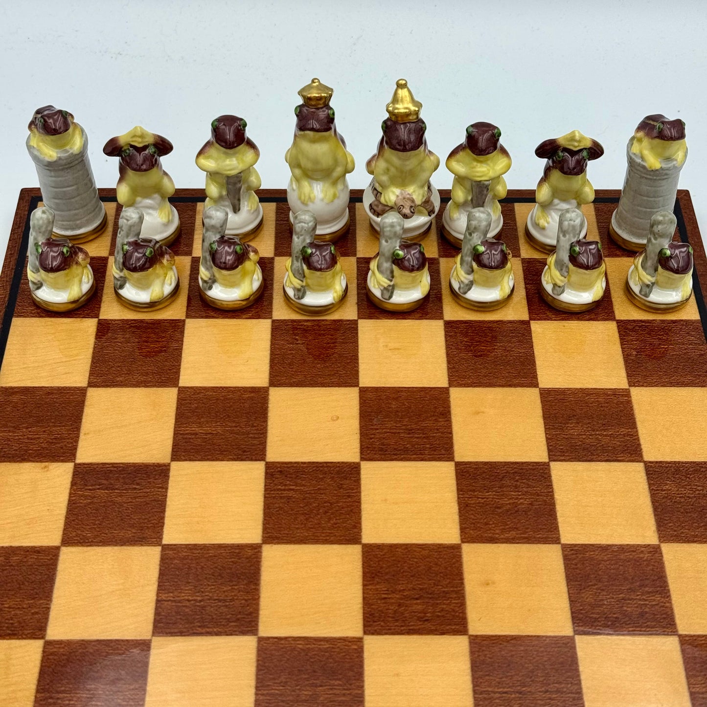 Very rare - c 1970s Porcelain "Frogs" chess set, Ernst Bohne & Sohne, Rudolstadt