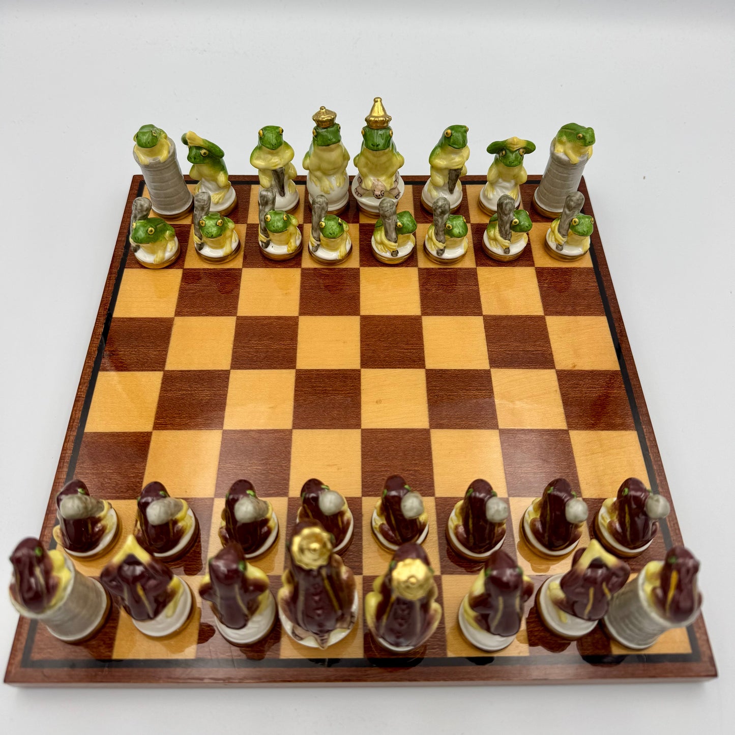 Very rare - c 1970s Porcelain "Frogs" chess set, Ernst Bohne & Sohne, Rudolstadt