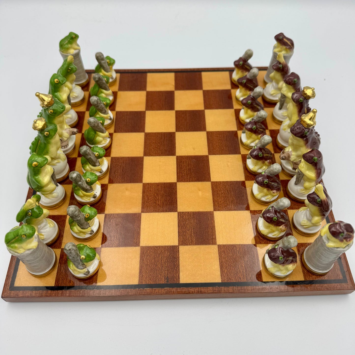 Very rare - c 1970s Porcelain "Frogs" chess set, Ernst Bohne & Sohne, Rudolstadt