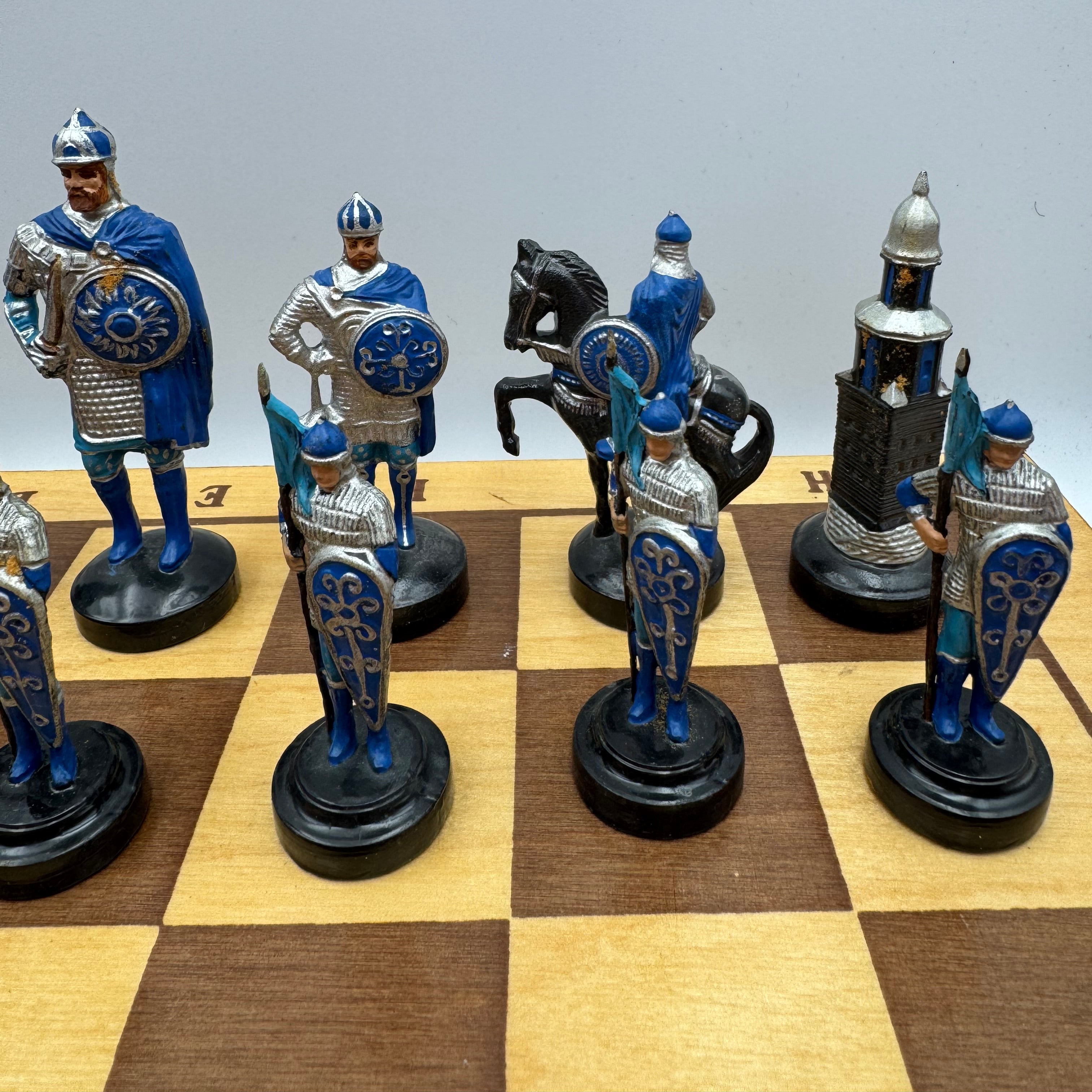 Vintage Russian chess set with folding wooden board – Cambridge