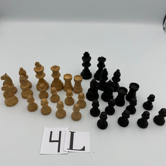 Vintage House Martin Staunton style boxwood chess pieces in original box