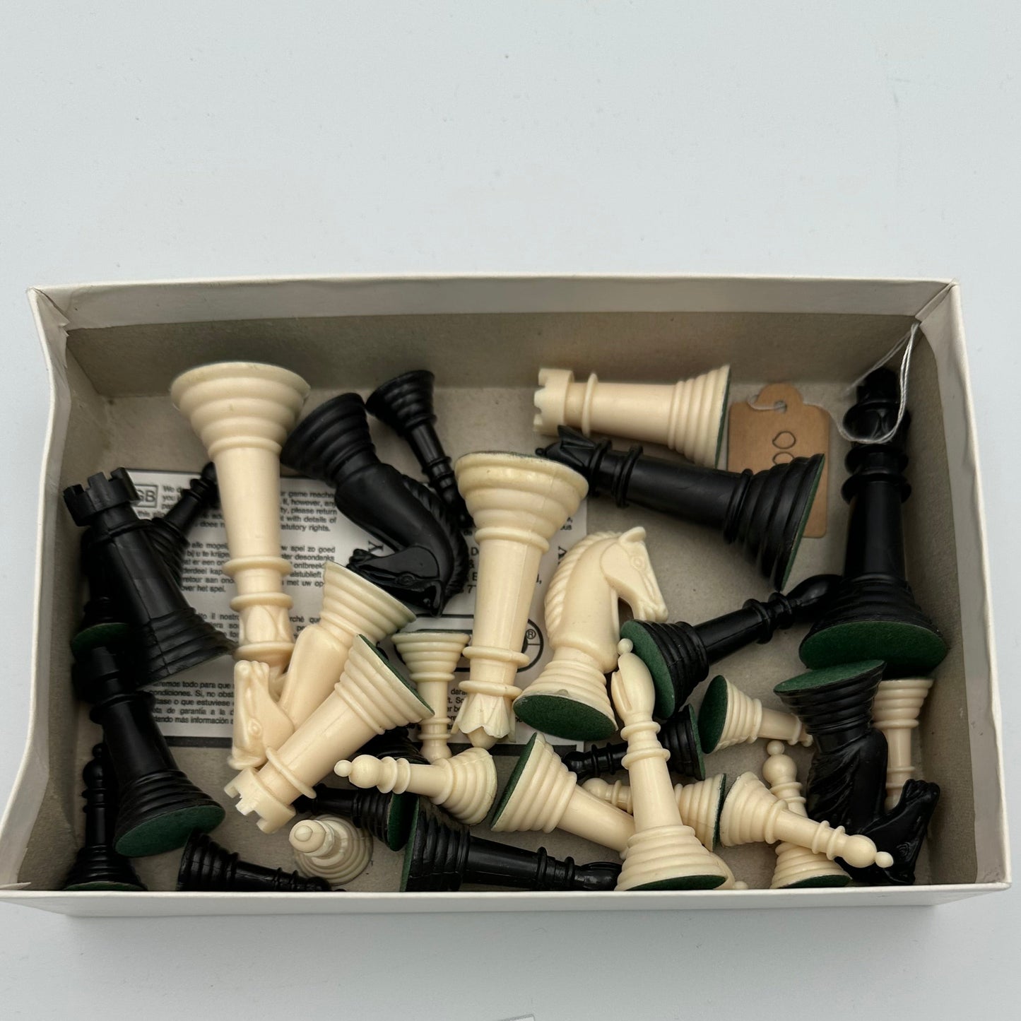 1990's Spear's Games plastic chessmen