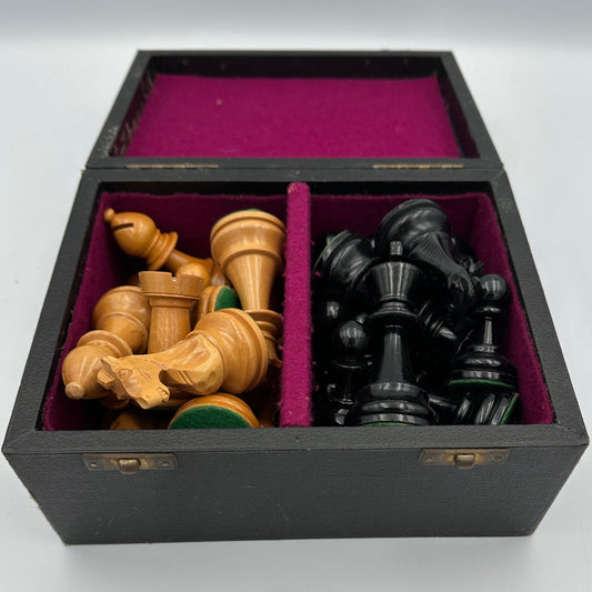 Lardy 1930's - 1950's Staunton style weighted chess pieces in felted box