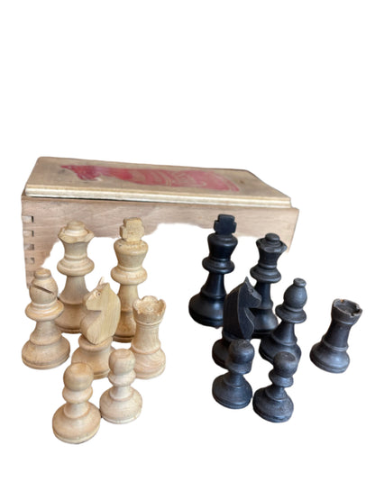 Vintage wooden House Martin Staunton boxwood chess set c1960s