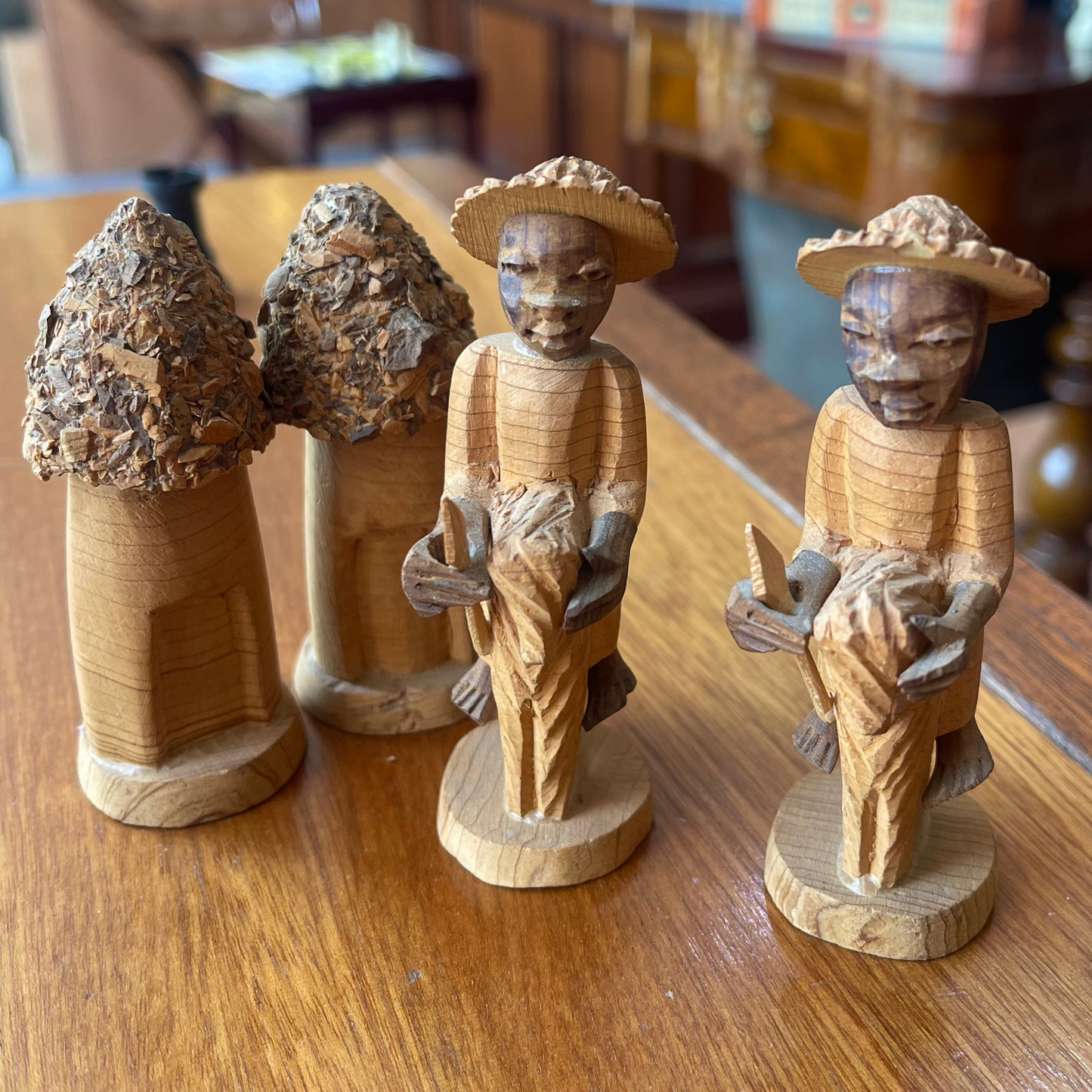 1950s hand sculpted african chess set "Yoruba / Dahomy"